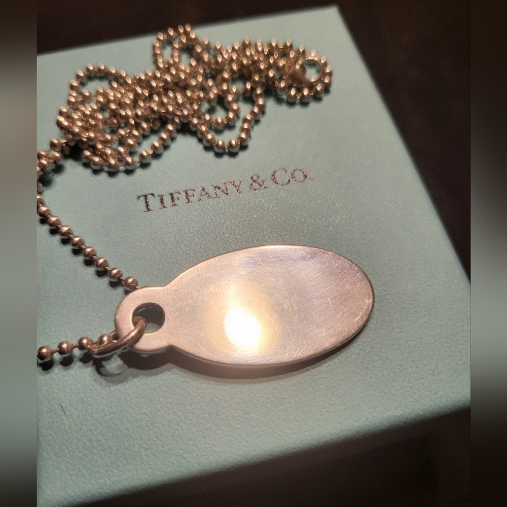 TIFFANY & CO Dog Tag 925 Sterling Silver 💙🤍💙 set on a 34 inch Tiffany necklac - Picture 2 of 3